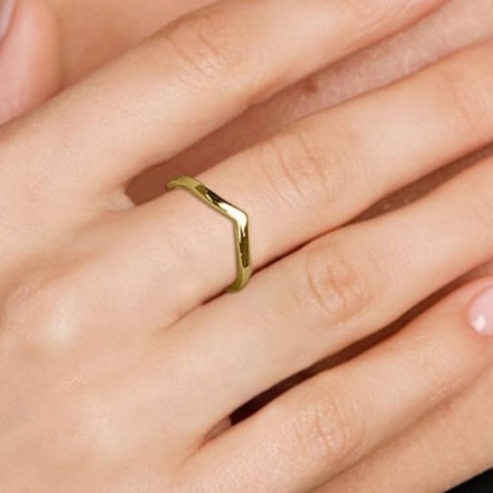 NEW Women's 14k Gold‎ Filled V Shape Curved Band Ring Size 6